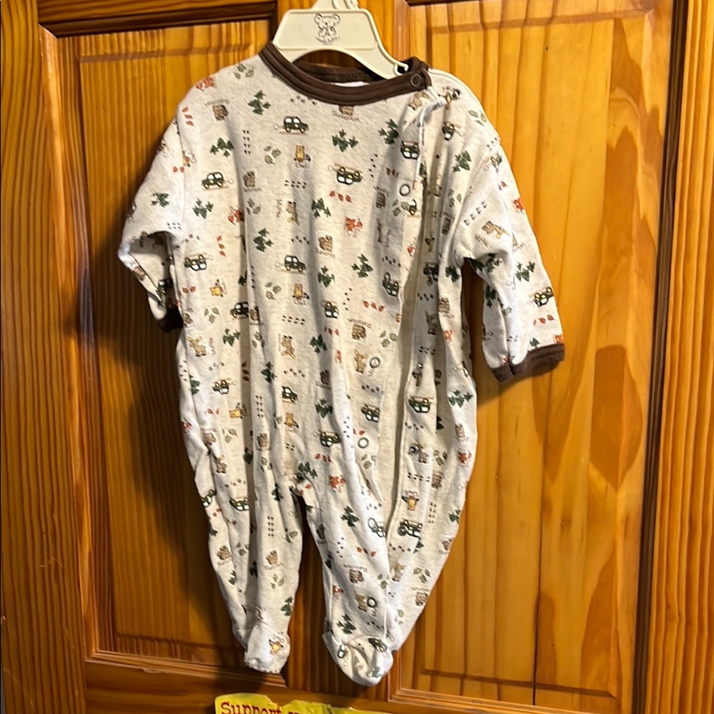 Baby onesie with outdoors/forest theme size 6-9 months large by Baby Healthtex